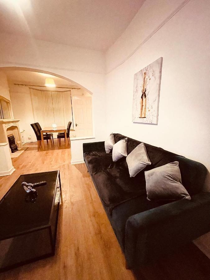 Cute Spacious 2 Bedroom House, Sleeps 8, Free Street Parking, Easy Access Lock Box Entry, 2 Minute Drive From City Centre Liverpool Zewnętrze zdjęcie